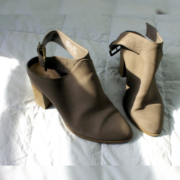 Suede boots - great condition - Picture 3 of 6